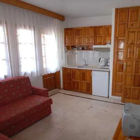 Melita מלון דירות 3*